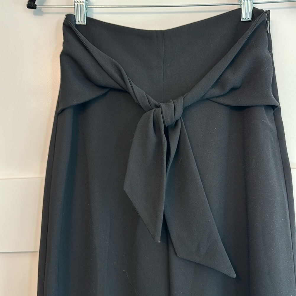 Black cropped culotte pants.